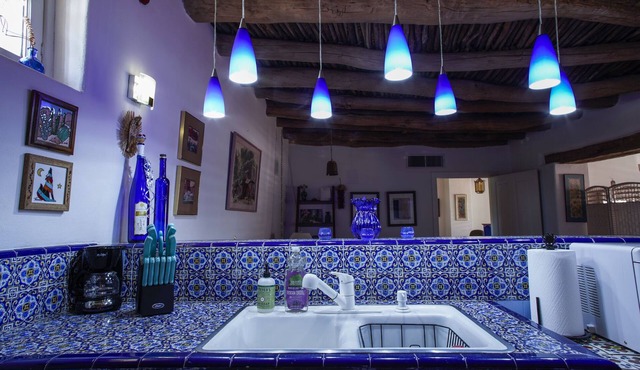 Casita Azul, Mesilla Plaza Only Steps Away