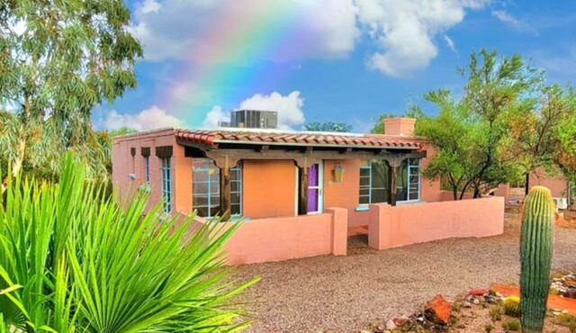 Casita w/Beautiful Mountain Views and Heated Pool in Tucson