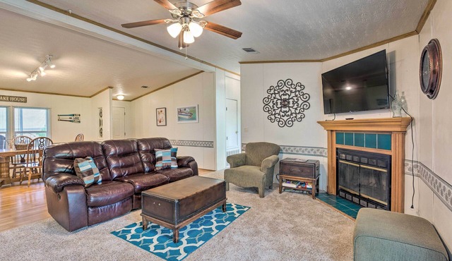 Cedar Creek Lake Access: Retreat w/Deck