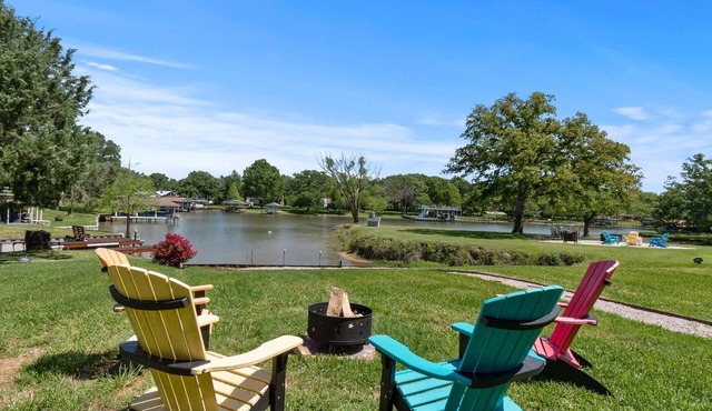 Cedar Creek Lakeside Rental — Getaway with Kayak, Fishing, & Fire Pit!