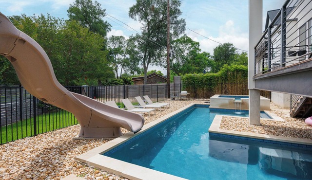 central contemporary POOL and SPA
