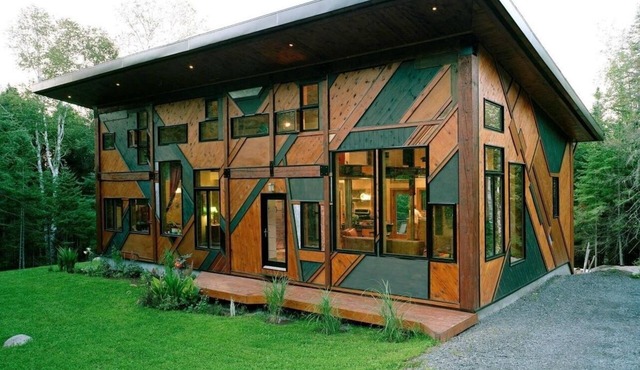 Chalet with unique and spectacular architecture! in Val-David