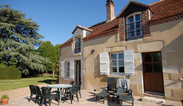 Character house with garden, air conditioning and bikes near Amboise in Cangey