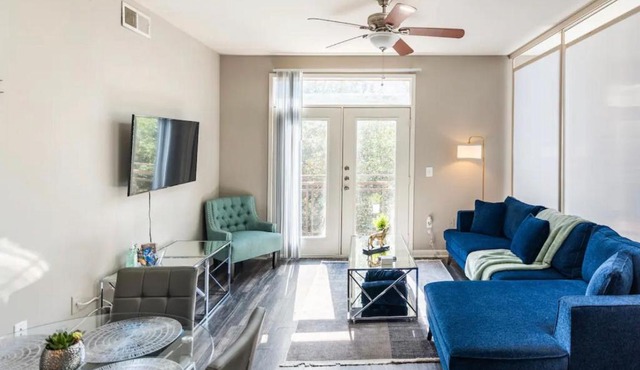 Charming 1,100 sq ft apartment near to The Shops at Legacy