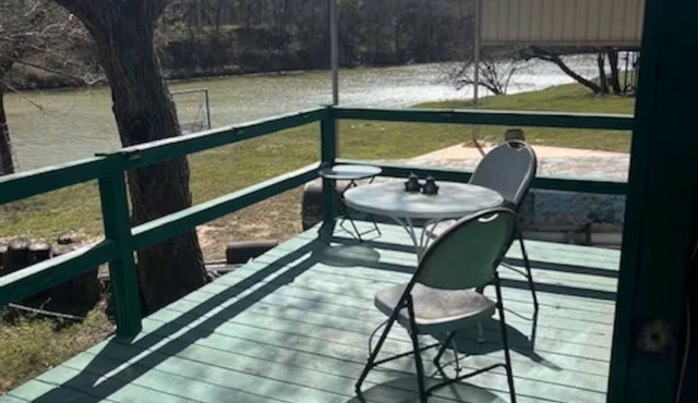 Charming 1-bedroom cabin in peaceful Weatherford getaway