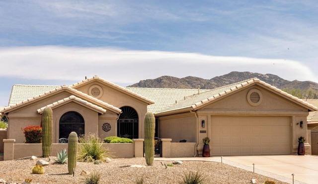 Charming 2-bedroom 2 bath home in Saddlebrooke one with private back yard.