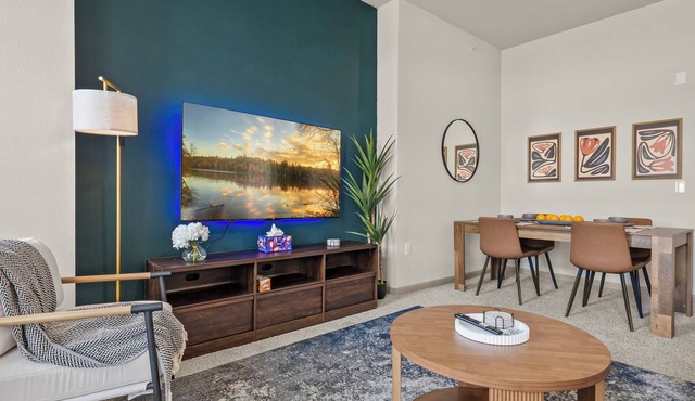 Charming 2-bedroom apartment, excellent location, access to pool and gym