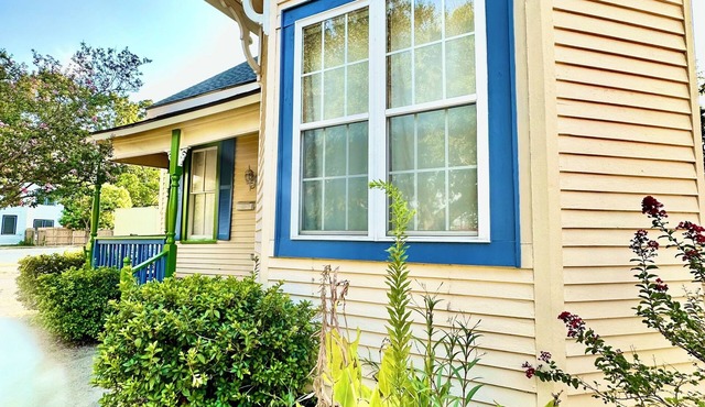 Charming 2-bedroom house with WiFi, AC in enchanting downtown Opelousas. in Opelousas