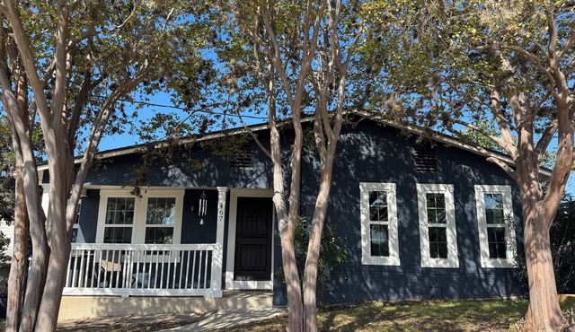 Charming 2-bedroom house on Medina Lake