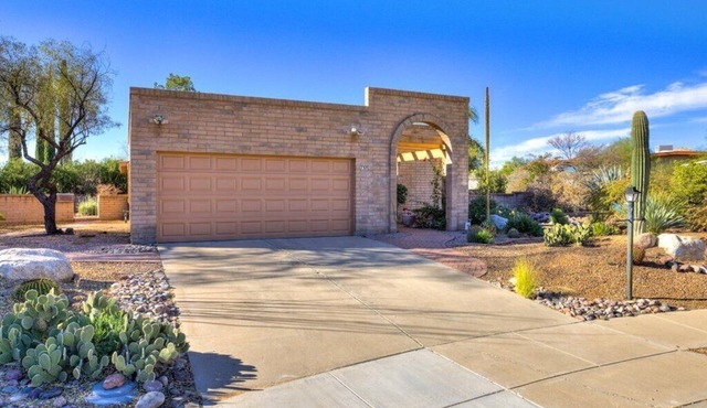 Charming 2-bedroom house in welcoming Green Valley with WiFi, AC
