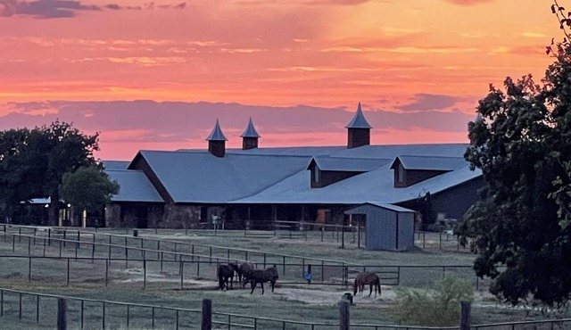 Charming 3 bedroom Farmhouse with amazing views in Whitesboro, Texas.
