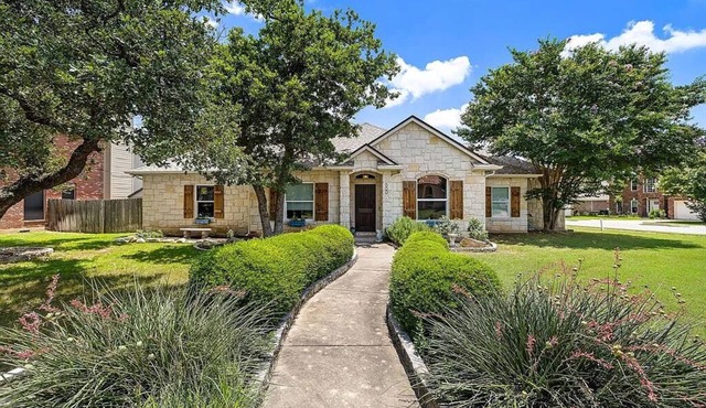 Charming 3-bedroom house in Round Rock with nice neighborhood