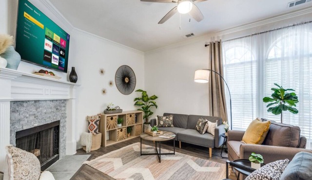 Charming 3-bedroom townhome with WiFi,AC in fabulous Frisco. Home away from home