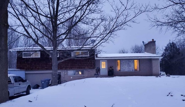 Charming 4-bedroom house in Caledon East with WiFi, AC in Caledon East
