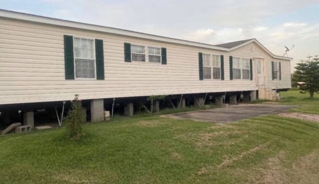 Charming 5-bedroom mobile home with AC in Buras in Buras