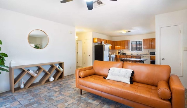 Charming & Cozy ~ 5★ Location ~ Backyard ~ Parking
