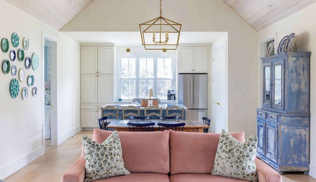 Charming Escape | Iris | 5 Mins to Round Top in Round Top