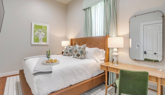 Charming Granbury Hotel Room on the Historic Granbury Square