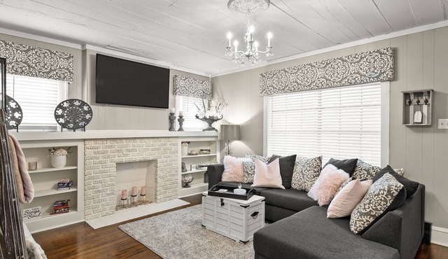Charming, Historic Home Minutes from Magnolia