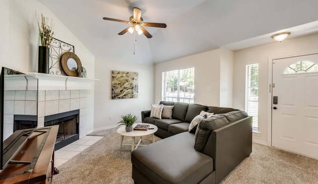 Charming Home - 15 Min. to Downtown!