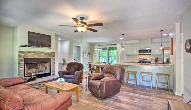 Charming Lake Fork Cottage w/Screened-In Porch!