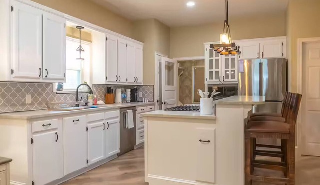 Charming Updated 2 BR Cottage Peaceful Country Getaway