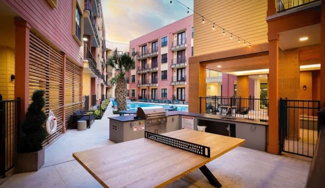 Chic 1BR w/Gym & Parking Near Rvrwalk & Dome