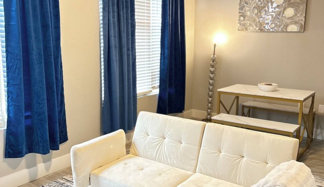 Chic apartment with WiFi, fitness room in welcoming Dallas