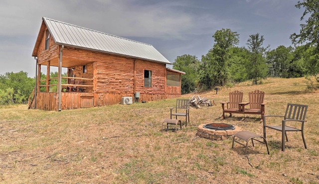 Chic Thorndale Cabin w/Fire Pit & Fishing Pond