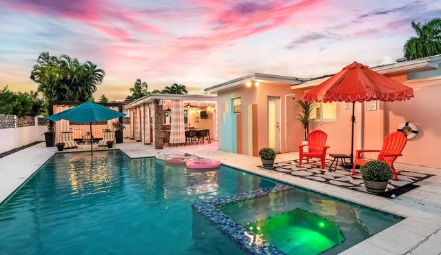 Chic Villa, Heated Pool & Spa, 10 mins to Brickell in Miami