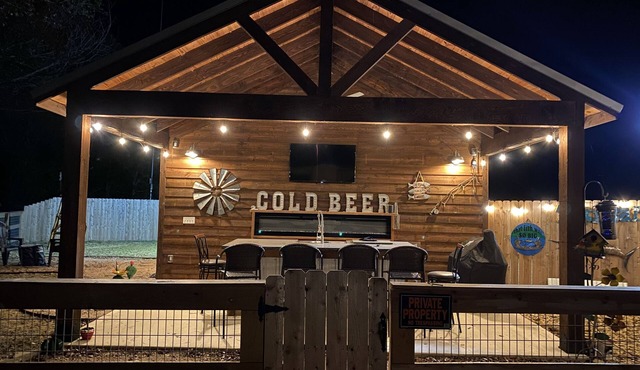 Circle C Cabin Perfect for Cozy Relaxing Retreats