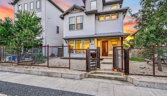 Cityscape Retreat | Sleeps 14 | City Views + Grill