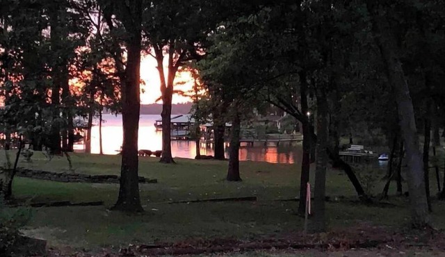 Clair de Lune, Lake Front on Lake Palestine