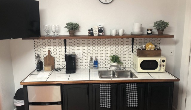 Clean Studio with Kitchenette and Fresh Patio!
