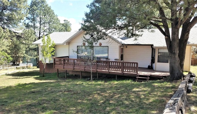Cliff Cabin: Nice Level Entry, Single Level Cabin, Front and Back Decks, Close to Town