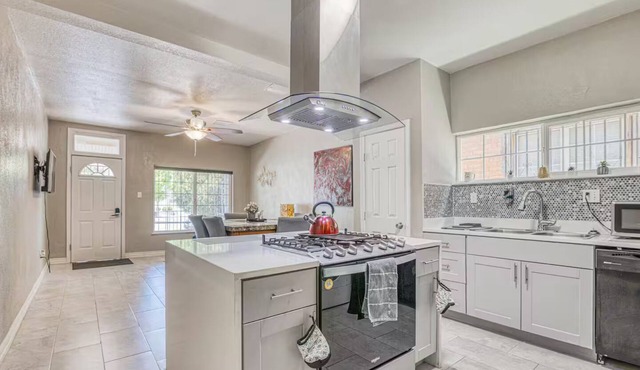 Close to All, Duplex A, Downtown, Comfortable,Safe