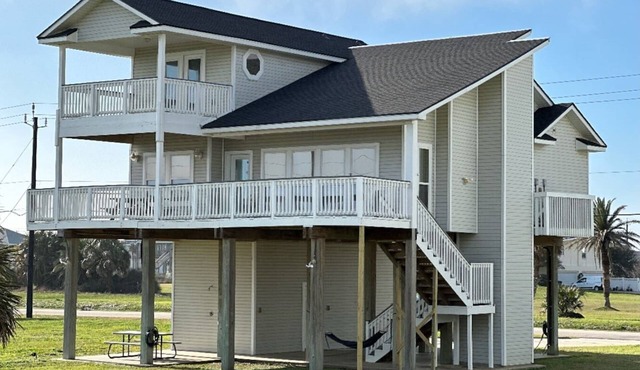 Coastal Beach Retreat - Dog Friendly