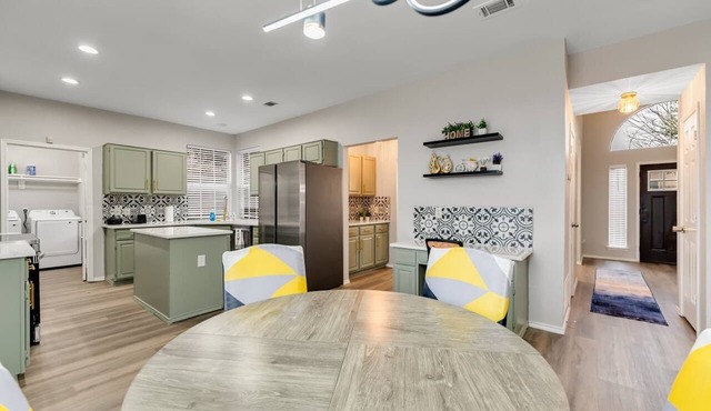 Comfortable 5BR 3BA Central Location