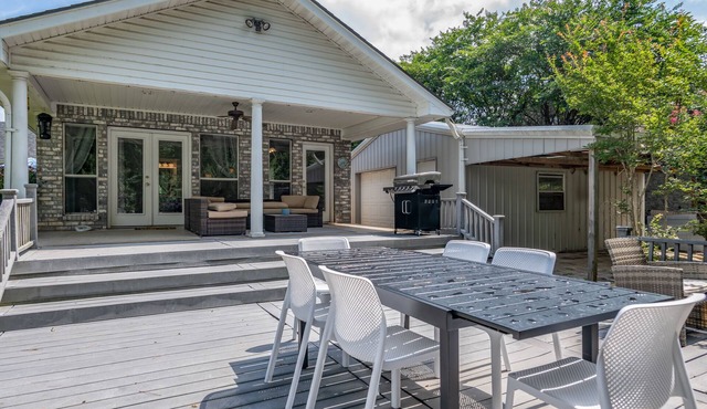 Comfortable & Family Friendly Lake Front Ranch that Sleeps 10