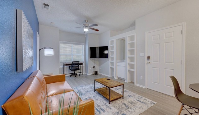 Comfy 2BD Apt | Austin Texas