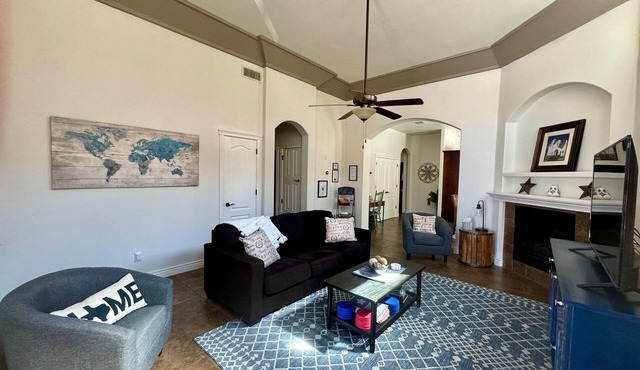 Comfy and Fun Home for Families-Dogs-Pool-Gated Community-Security-Great deal!