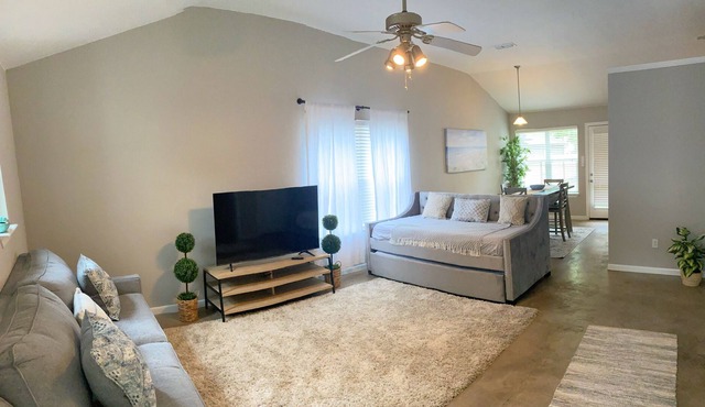 Comfy HOME a walk from Dickies Arena Fort Worth