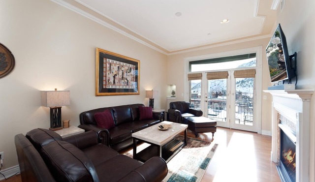 Condo Located in the Heart of Downtown - Walk to Main Street & Train