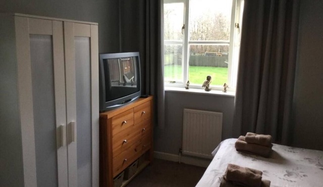 Constantine Court Homestay Shared bathroom with owner in Shepton Mallet