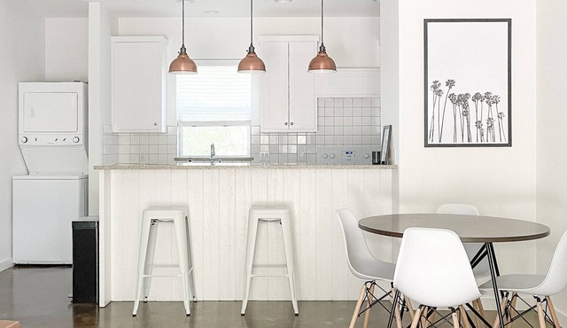 Contemporary + Bright House, 1 Mile to Downtown Dripping Springs