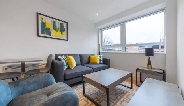 Contemporary Studio in Central East Grinstead in East Grinstead
