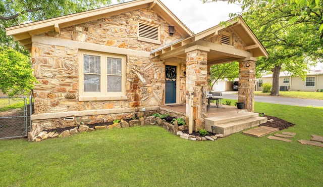 Cornerstone Cottage-Near Downtown-Pet Friendly