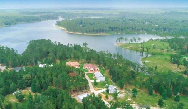 Cove's Escape - Waterfront at Lake Sam Rayburn in Brookeland