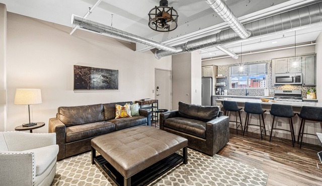 Cozy 1-bedroom apartment right on the Pueblo Riverwalk