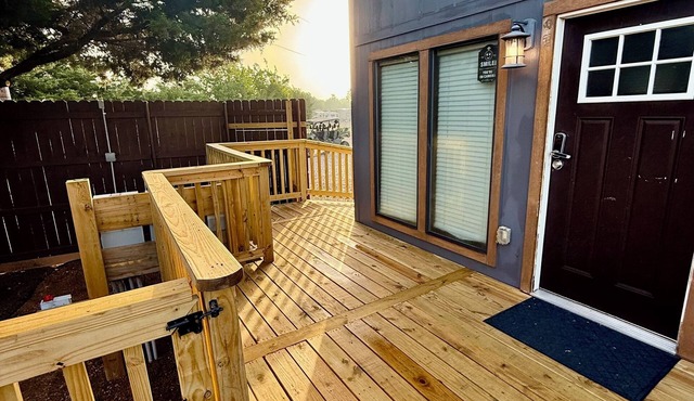 Cozy 1-bedroom cabin with private yard and deck.